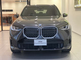 【BMWの伝統-1】BMWの特徴的な&ldquo;キドニーグリル&rdquo;は、80年以上続く伝統の形でございます。変わらないこだわりのデザインが、プレミアムブランド&ldquo;BMW&rdquo;を創り出します。