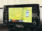 パノラミックビューモニターを装備。駐車場や交差点でクルマを真上から見るように周囲を確認できます。機能の詳細は販売店スタッフまでおたずねください。