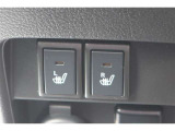 運転席と助手席にシートヒーターが付いています。