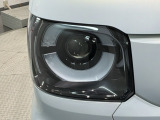 LEDヘッドライトは、点灯の瞬間から最大光量を発揮し、突然暗くなるトンネルなどでの安定感を高めます。