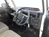 分かりやすく操作しやすい運転席まわりです☆