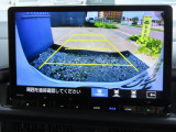 リアワイドカメラシステム!従来の視野に加えて、後方側方を約180&deg;まで見えるワイドビューと、後方を真上から見たような視野で駐車時などに便利なトップダウンビューの3つの視野があります!