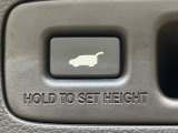 【パワーバックドア】スマートキーや運転席のボタンを押すだけでリアゲートが自動で開閉します!荷物を持っている時や、高い位置にあるバックドアを閉める際に便利な機能です♪