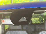 【エマージェンシーブレーキ】走行中に前方の車両等を認識し、衝突しそうな時は警報とブレーキで衝突回避と被害軽減をアシスト。より安全にドライブをお楽しみいただけます。