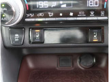 【シートヒーター】寒い日の運転など冷えやすい脚部を快適に温めてくれる。嬉しい機能♪