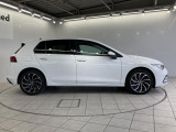 ●Volkswagenを知り尽くしたスペシャリストが隅々まで整備●各モデルの情報がインプットされた専用テスターで過去の細かな不具合を確認。モデルごとや部位ごとに専用スペシャルツールを用いて整備します。