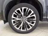 純正なので車に似合うデザインになっていますね。スタッドレスタイヤもご相談下さい。