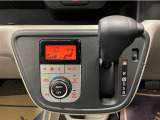 オートエアコン♪お好みの温度に設定するだけで車内を快適空間にしてくれますよ♪