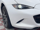 【LEDヘッドライト】悪天候や夜間走行時も良好な視界を確保し安心して運転できる高輝度LEDヘッドライトを装備!点灯速度が早く、消費電力も抑えられています。