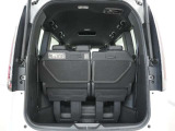 タテにもヨコにもワイドなテールゲート開口部と、低い開口部地上高により、重い荷物も簡単に積み込むことができます。広いラゲッジスペースで、普段使いから旅行まで、ざまざまなシーンで大活躍です。