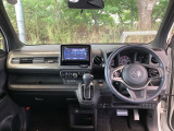フロントガラスが大きく、ワイドな視界で運転もしやすくなるように、設計されています。