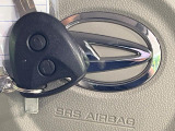 【キーレス】少し離れた場所からでもボタン一つでドアの開錠・施錠ができるのでとっても便利!ドアの鍵穴周りに傷をつけることもありません♪