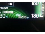 撮影時の走行距離は約3.8万kmです。安心のロングラン保証付きです。