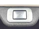 【パワーバックドア】スマートキーや運転席のボタンを押すだけでリアゲートが自動で開閉します!荷物を持っている時や、高い位置にあるバックドアを閉める際に便利な機能です♪