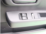 『1台』のお車に対して、3名体制で日々議論を重ね仕入れを行っております。