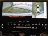 車両を上から見たような映像を映し出すパノラミックビューモニター付きです。