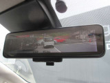 【スマートルームミラー】バックミラーが映像で!!荷物や後席に同乗している方、曇りなど視界が遮られ後ろの確認がでいきない時、クリアな映像で確認をすることができる便利な機能です☆