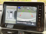 まるで真上から見ているような、視認性の良いアラウンドビューモニターです。駐車が苦手な方でもこれでらくらく駐車できますよ。