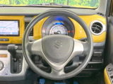 インテリアに合わせたデザインのステアリングは、運転される方のことも考え、運転しやすい形状、大きさです。是非一度、実際に触ってお確かめください。