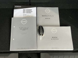 インテリジェントキーです♪キーを近づけてドアハンドルのスイッチを押すだけで開閉が出来ます♪カバンやポケットに入れてても反応するのでスムーズに乗車出来ます☆