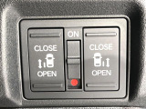 【両側パワースライドドア】スマートキーや運転席のスイッチで後席両側スライドドアの開閉が可能♪電動だから力を入れてドアを開ける必要が無く、小さなお子様でも簡単に開け閉めでき快適です♪