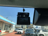 ニュースで流れる【事故の瞬間】【あおり運転】の映像は、ドライブレコーダーが録画しているからです。もしもの時の証拠映像を保存できます。