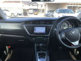 シンプルながら機能性あふれる運転席廻りです。視界性もよく、運転しやすいですよ。