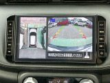 まるで真上から見ているような、視認性の良いアラウンドビューモニターです。駐車が苦手な方でもこれでらくらく駐車できますよ。