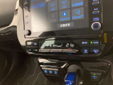 オートエアコンは温度を設定するだけで、自動で風量などを設定してくれます。運転しながら操作も必要ないので、安全性も向上します。