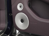 オプションのBang & Olufsen。音響設備にも妥協のない1台となっております。