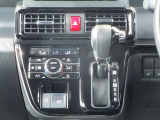 足元広々インパネシフト!運転席と助手席の移動も楽々!オートエアコンも完備!クラス感が違います♪
