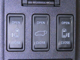 両側電動スライドドアを装備しております。