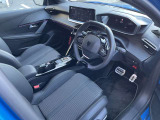 運転中の視線移動を抑えるレイアウトの「iCockpit」。