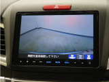 バックカメラ搭載です!車庫入れが苦手な人はもちろん、車両感覚に自信がある人にもお勧めです!見えない箇所が見えるようになるので、低い障害物や隠れてしまっている子供の存在等にも気付く事が出来ます。