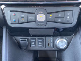 オートエアコンで快適ドライブ。前席両側シートヒーターも装備。