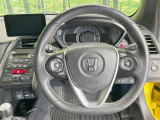 【純正革巻きステアリング】上質な革を使用することで、手にしっかり馴染みとても運転しやすいハンドルです♪