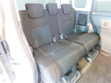 室内外はもちろん、ニオイの元となるフロアカーペットまで消臭・除菌を実施。中古車を気持ちよくお乗りいただけるクリーニングサービスです。詳細は販売店スタッフまでおたずねください。