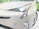 【LEDヘッドライト】悪天候や夜間走行時も良好な視界を確保し安心して運転できる高輝度LEDヘッドライトを装備!点灯速度が早く、消費電力も抑えられています。
