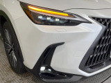 【三眼LEDヘッドライト】スタイリッシュな見た目の三眼LEDヘッドライトを装備♪スタイルだけでなく、夜間の走行も視界良好で安心してお乗りいただけます。