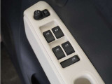 ◆パワーウィンドウスイッチ◆運転席から全席の窓の開閉操作を行うことが出来いつでも換気ができます!