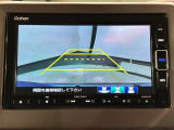 リバースギアに入れるだけで後方の表示へ切り替わります。夜間や雨の日の駐車も楽になりますよ。