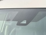 【エマージェンシーブレーキ】走行中に前方の車両等を認識し、衝突しそうな時は警報とブレーキで衝突回避と被害軽減をアシスト。より安全にドライブをお楽しみいただけます。
