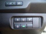 運転席右側に各種スイッチが集約されています!!