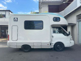 中古車は全てWeb在庫です。現車はストックヤードにて保管しており常時展示はしておりませんので、現車をご確認の場合は事前にお電話にてご連絡お願い致します。075-922-2313 定休日:毎週水曜日