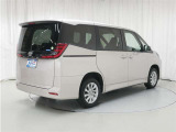 バックカメラも搭載しております。狭い駐車スペースでの安心です♪