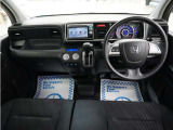 運転にかかわる様々な操作を安全に行えるように視点移動が少なく、操作性に配慮されたスイッチ類が凝縮されたコクピットです。