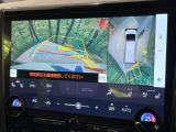 【パノラミックビューモニター】専用のカメラにより、上から見下ろしたような視点で360度クルマの周囲を確認することができます☆死角部分も確認しやすく、狭い場所での切り返しや駐車もスムーズに行えます。