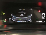 とっても見やすいメーターです。夜間時はラグジュアリーな気分にさせてくれる照明が魅力ですので、夜のドライブも楽しみになりますよ♪