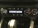 オートエアコンです。温度設定ができます。冷え性の方が乗っても安心ですね♪