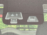 【エマージェンシーブレーキ】走行中に前方の車両等を認識し、衝突しそうな時は警報とブレーキで衝突回避と被害軽減をアシスト。より安全にドライブをお楽しみいただけます。